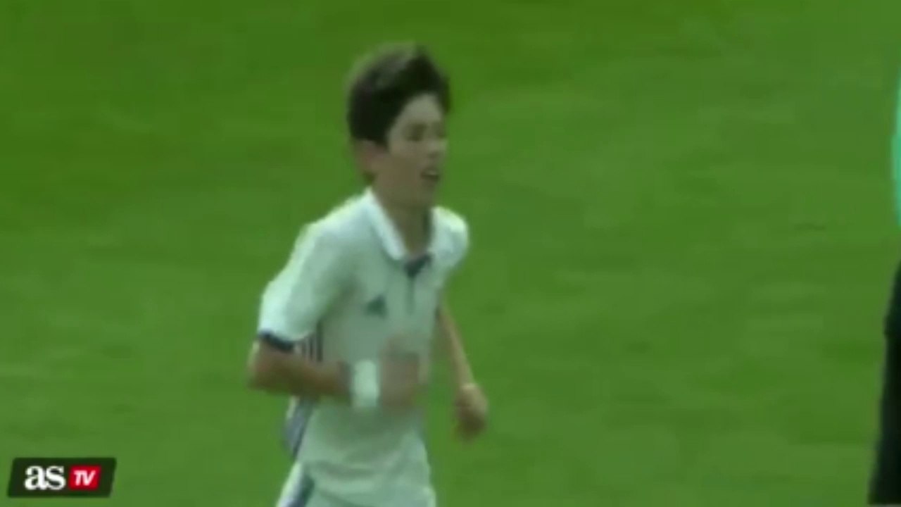 Le superbe but d'Eliaz Zidane (11 ans) face au Barça !