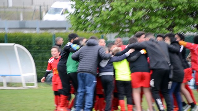 JOIE DES U11-U13 LORS DE LA VICTOIRE DES U13 TOURNOI LONGEUIL ANNEL