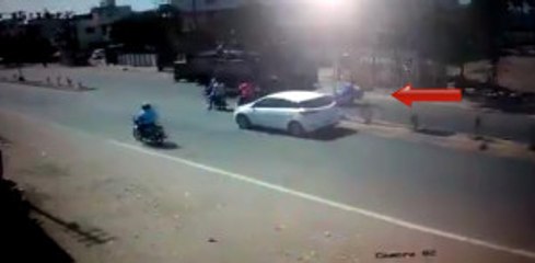 Kamyon Motosikleti Ezdi: 2 Ölü, 1 Yaralı