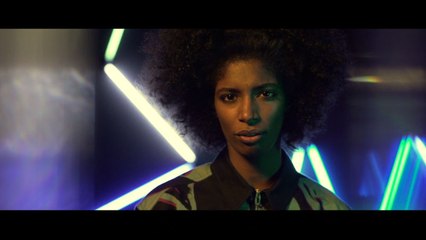 Vera Tavares - Alien