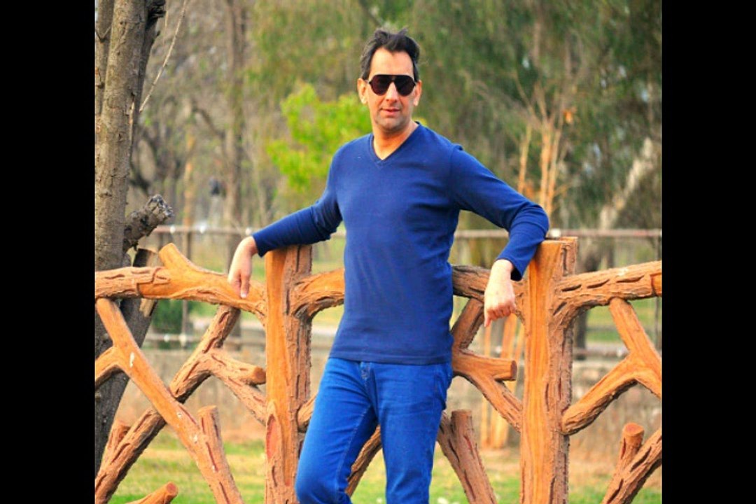 Mana ho Tum Behaad Haseen Aise Bure Hum be Nai