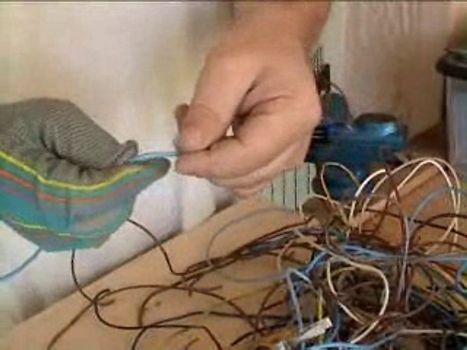 HOW TO STRIP COOPER WIRES TOO EASY..!