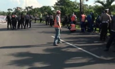 Akses ke Bandara Sultan Hasanuddin Makassar Diblokade