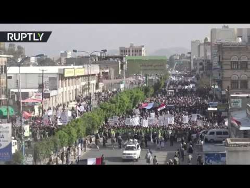 Yemenis protest Saudi bombing & ‘traitors supporting war of aggression’