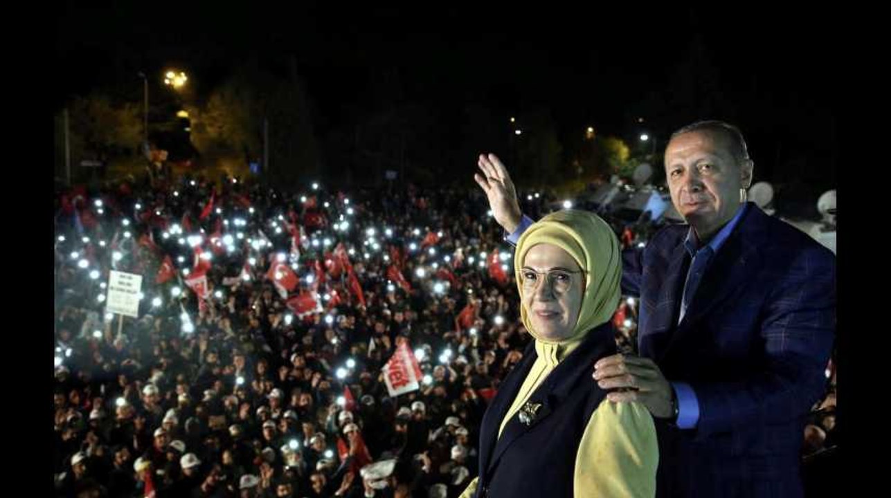 Turquie : le président Erdogan vante une "décision historique” après sa victoire au référendum
