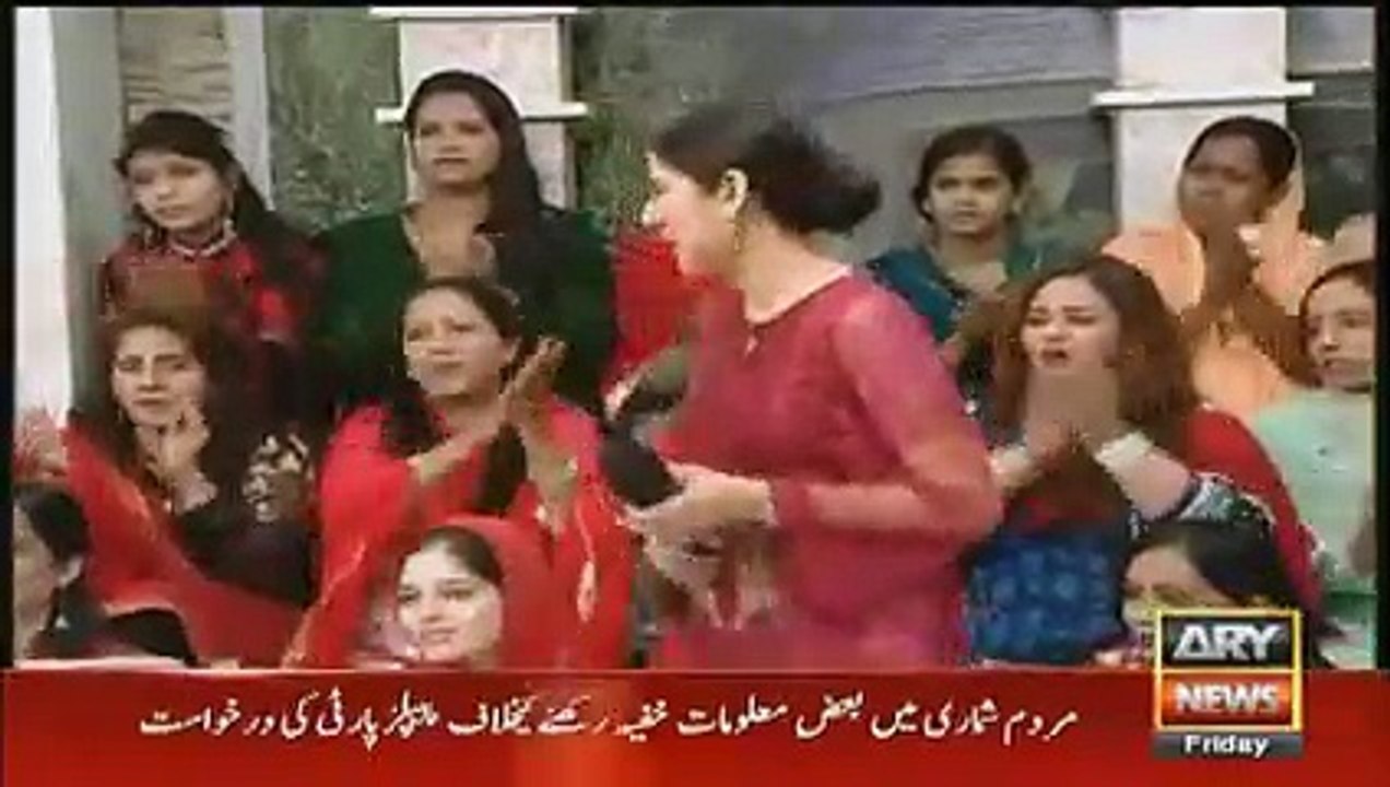 Sanam Baloch Once Again Singing a Song in Her Morning Show