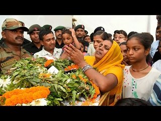 Télécharger la video: Uri attack martyr's family hails surgical strike along the LoC | Oneindia News