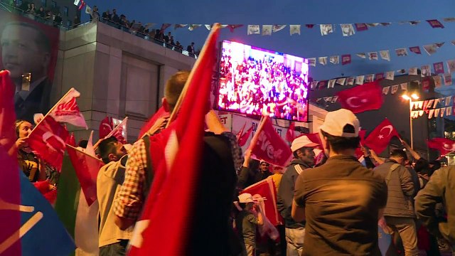 Erdogan wins Turkey referendum as opposition cries foul