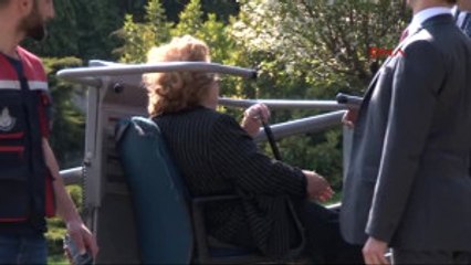 Cumhurbaşkanı Erdoğan'dan Istanbul'da Ardı Ardına Mezar Ziyaretleri