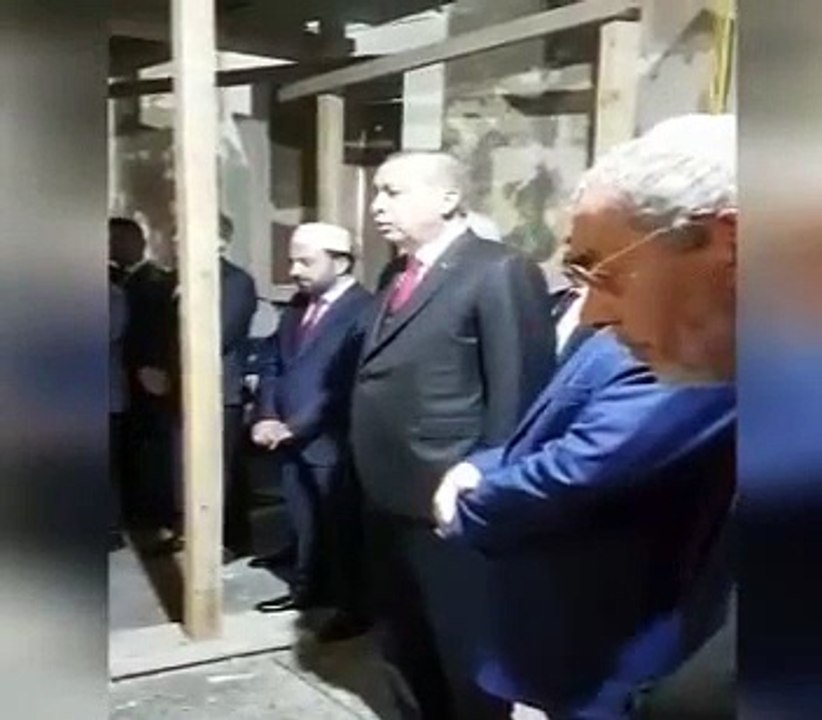 Erdoğan, Fatih Sultan Mehmet'in türbesini ziyaret etti