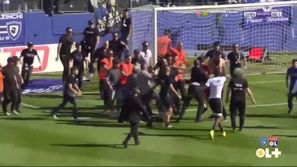 Download Video: Agression des joueurs lyonnais par des supporters bastiais à l'échauffement