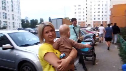 Dëgjon zë brenda trotuarit, ajo çfarë gjen është shokuese…