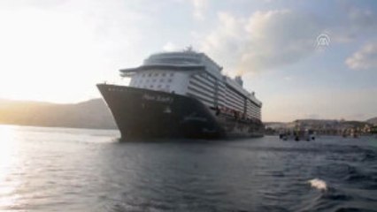 Kuşadası'na Sezonun Ilk Transatlantik Gemisi Geldi