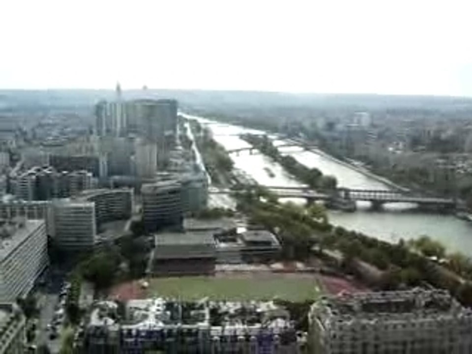 En famille à la tour Eiffel