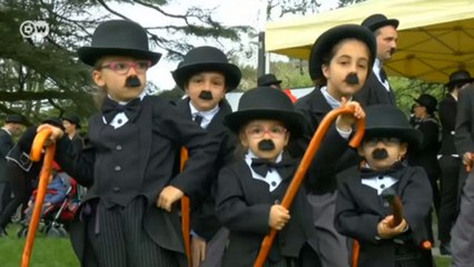 Yüzlerce kişi Charlie Chaplin kılığına girdi