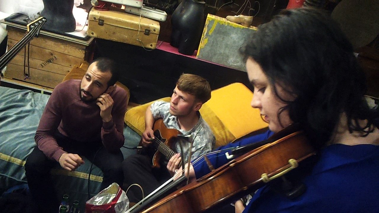 Impro Live avec 2 Violons à La Galerie Harmonie et Silence