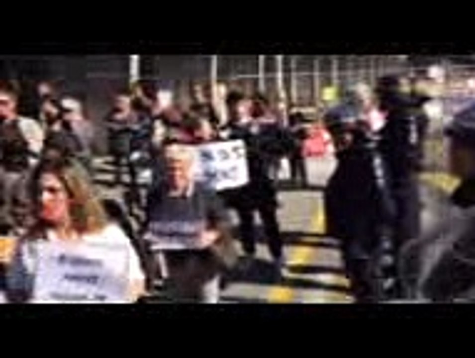 Concert de casseroles avant le meeting de François Fillon à Nice