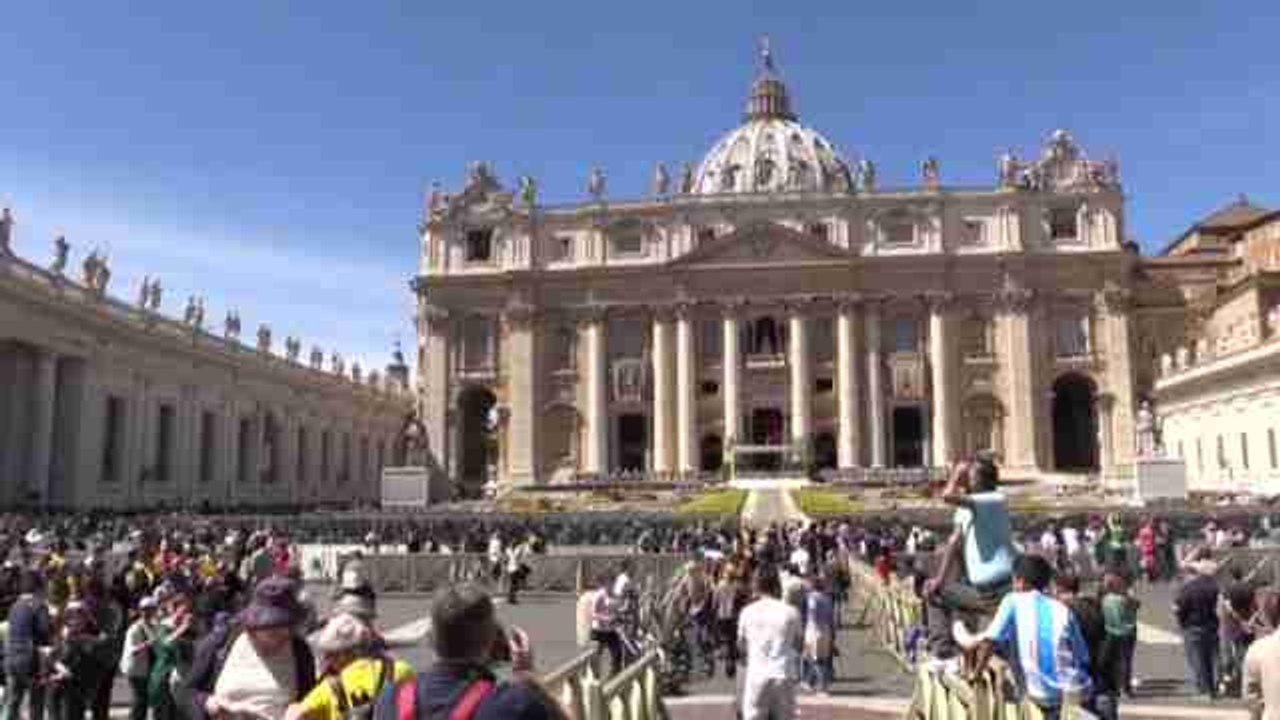 El papa pide solidaridad en un "mundo atormentado"