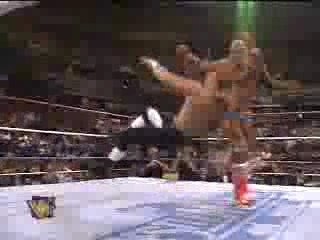 HHH gets squashed by the ultimate warrior