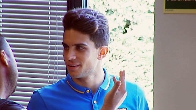 Bartra recibe la visita de Sergio Busquets y Jordi Alba