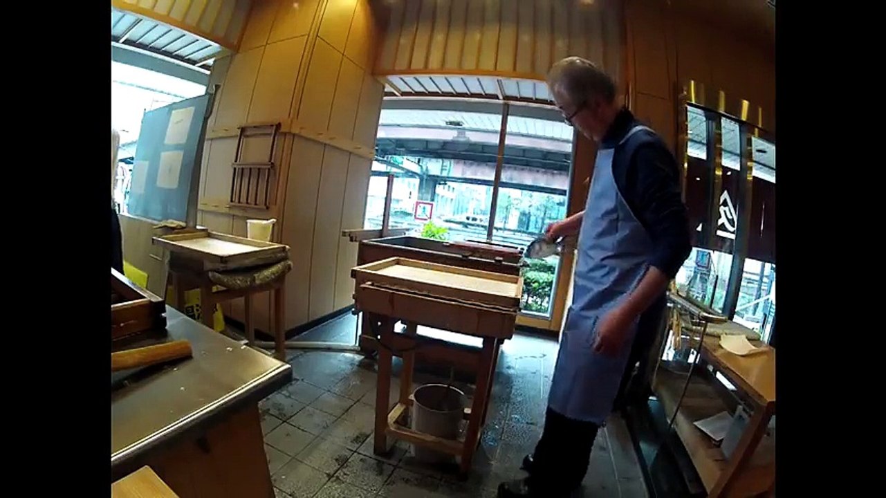 Mineo Ryuka Yamamoto have made Washi (Japanese thin paper) at Ozu,Tokyo   A3サイズ紙漉き