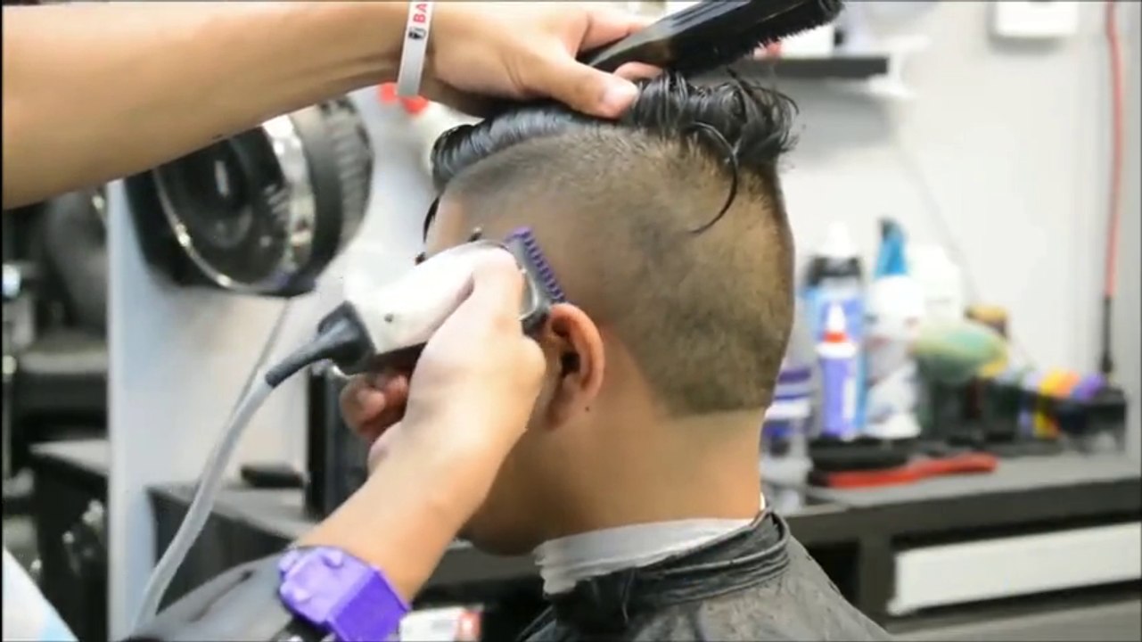 Model_rambut_undercut_skin_garis