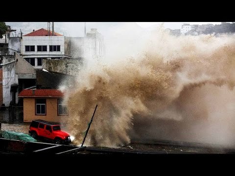 Taiwan evacuates 5000 people ahead of Typhoon Megi | Oneindia News
