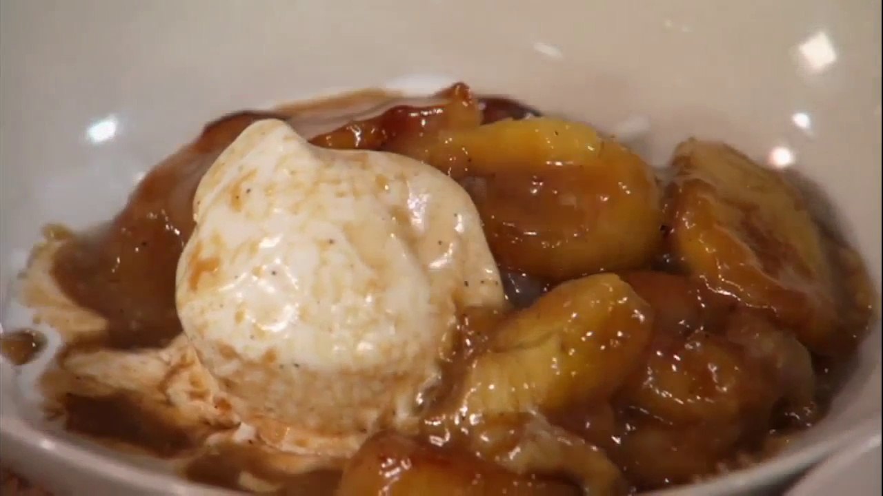 Eis mit flambierter Banane