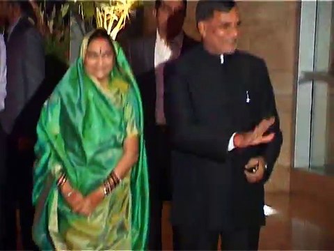 [MP4 480p] Star Studded Ritesh And Genelia Wedding Reception - Exclusive Full Video