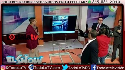 Agentes de la Policía Nacional golpean a una menor- El Show Del Mediodía-Video