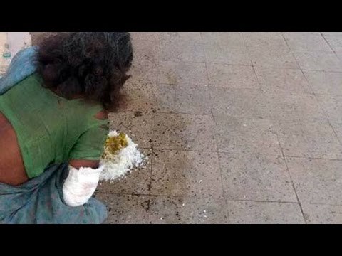 Jharkhand woman served meal on hospital floor, image goes viral | Oneindia News