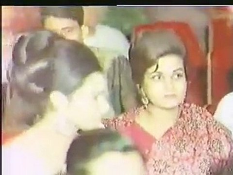 Legendary singer Muhammad Rafi Singing his very famous song Baharo Phool Barsao