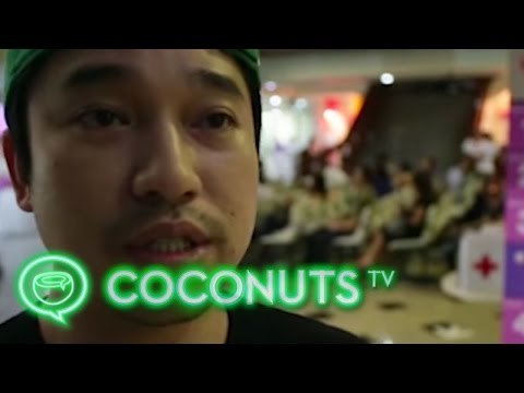 Bangkok citizens rally to give blood for bomb victims | Coconuts TV