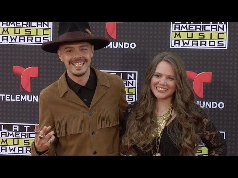 Jesse & Joy // Latin American Music Awards 2015 Red Carpet Fashion Arrivals