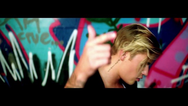 Justin Bieber Sings In Spanish For 'Despacito' Remix