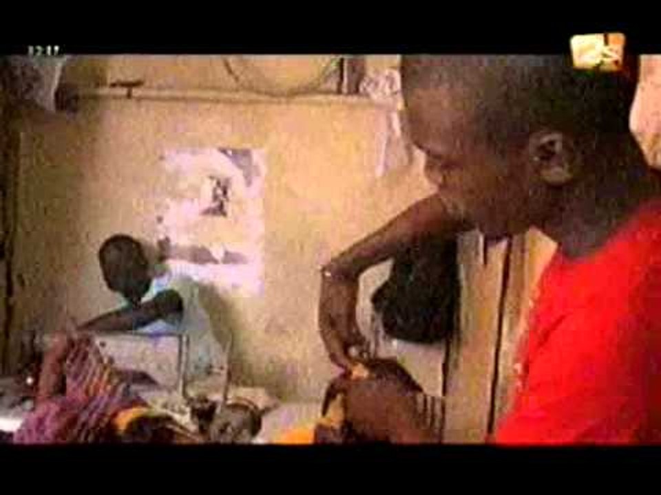 Korité, Les Tailleurs au Marché HLM Déplorent les Coupures de Courant - 17 Août 2012