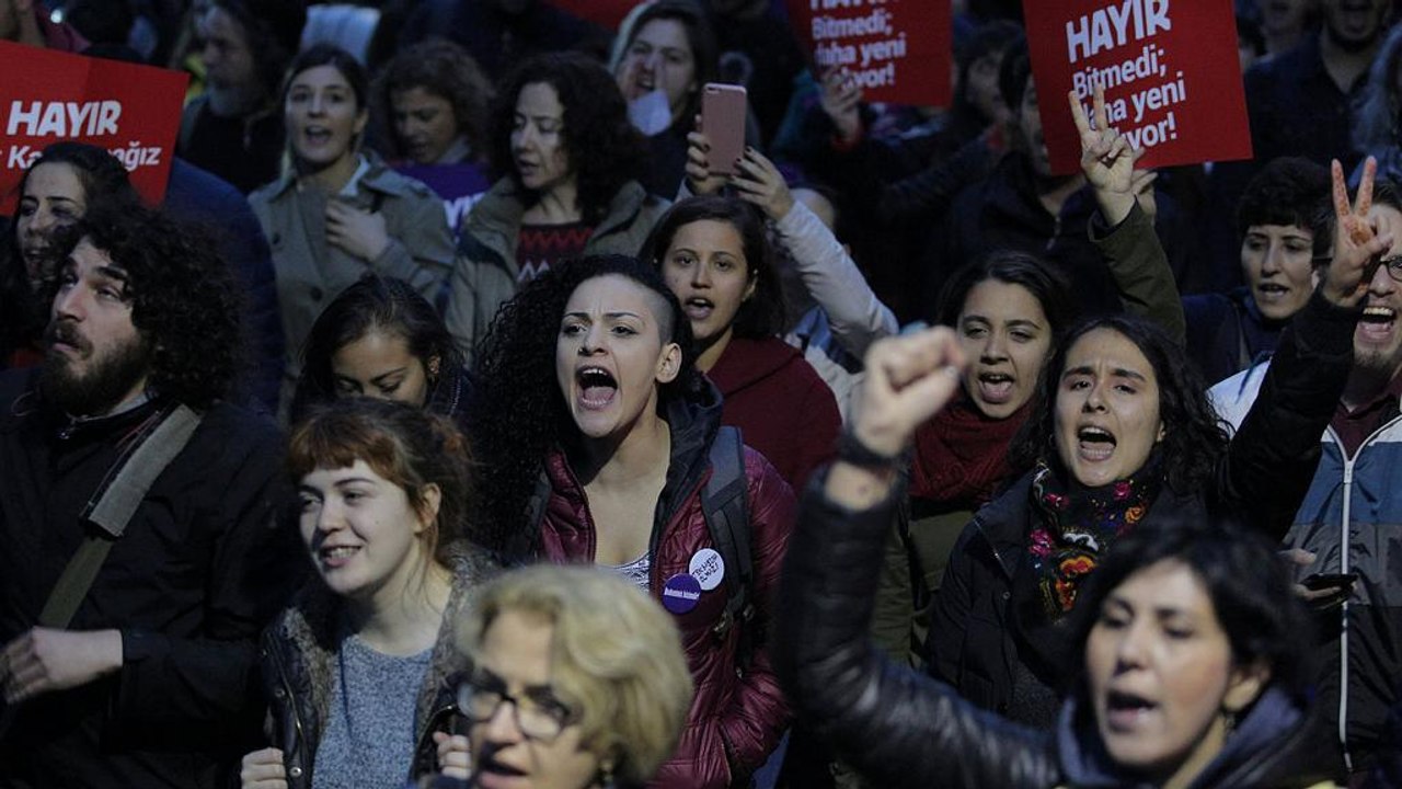 A Turquia do NÃO denuncia nas ruas uma vitória "roubada"