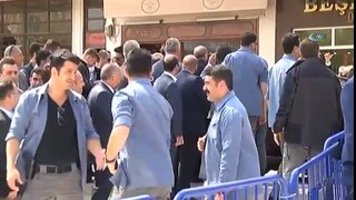 الرئيس اردوغان يزور قبر الصحابي ابي ايوب الانصاري بعد الفوز في الاستفتاء