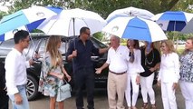 Alex Rodriguez como todo un caballero pide que dejen cuidar a JLO con sombrilla y todo