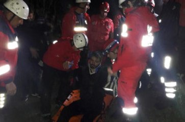 Bursa'da Dereye Düşen Genç, 2 Saatlik Operasyonla Kurtarıldı