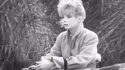 Mylène Farmer - A Quoi Je Sers