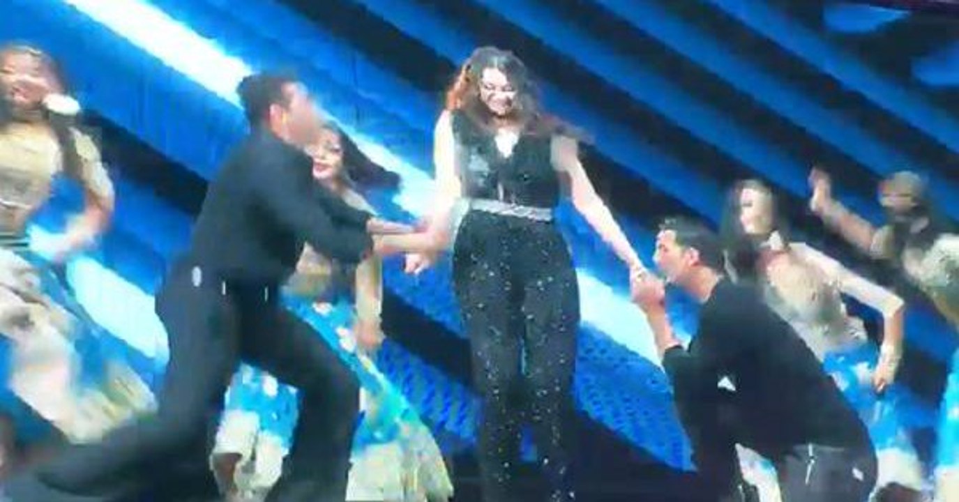 Salman Khan, Akshay Kumar and Sonakshi Sinha’s electric performance in Hong Kong