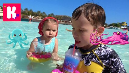 Download Video: Аквапарк Водные детские крутые горки Коктейли в Донатс Splash funny kid's video in WATER POOL Катя и Макс новое видео