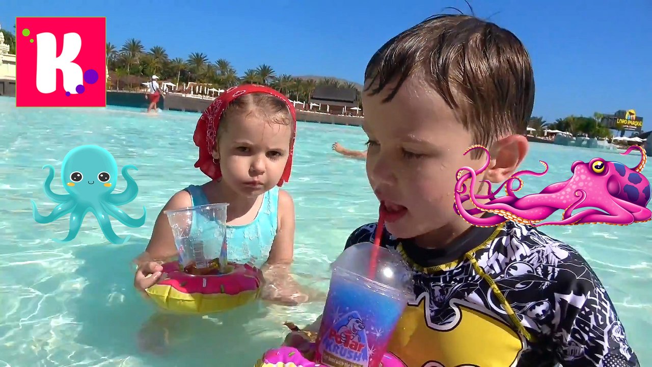 Аквапарк Водные детские крутые горки Коктейли в Донатс Splash funny kid's video in WATER POOL Катя и Макс новое видео