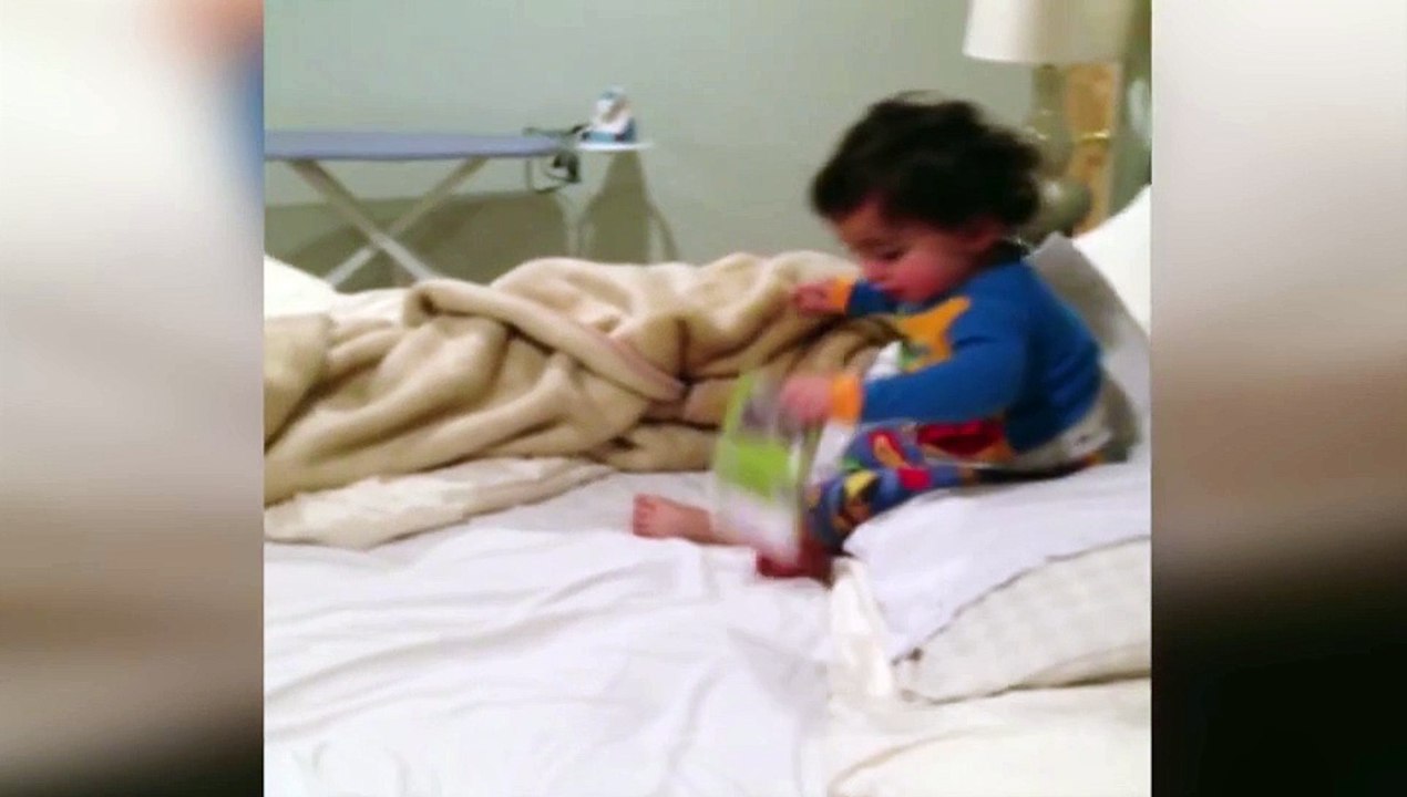 ¡Niño huye como profesional cuando llega la hora de dormir!