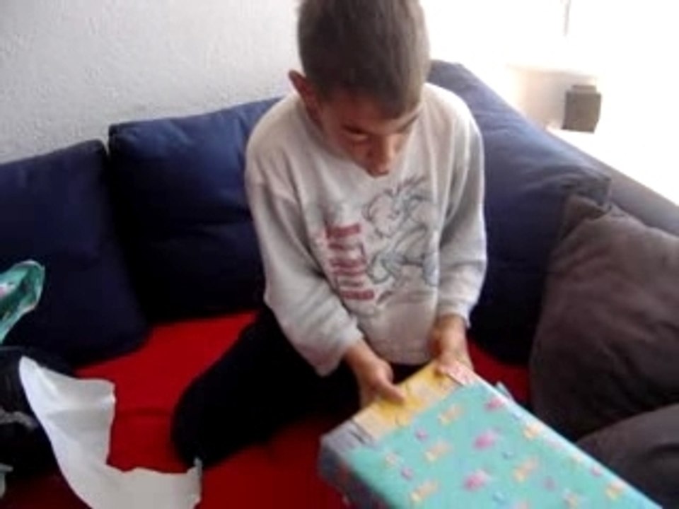 Zweites Geschenk auspacken