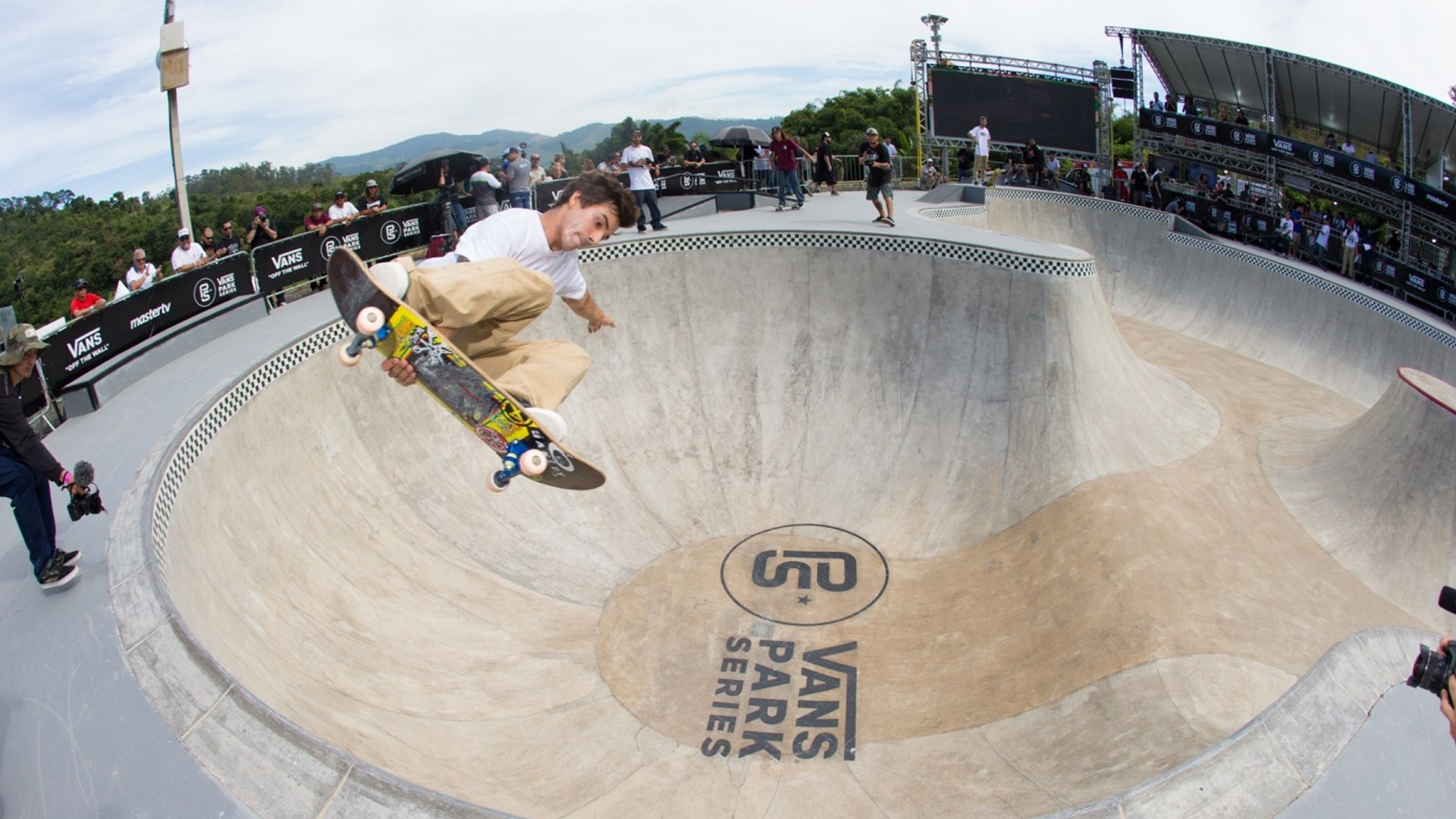 Pedro Barros Co Shred the Santo Bowl Raw| Vans Series: Brazil - Dailymotion