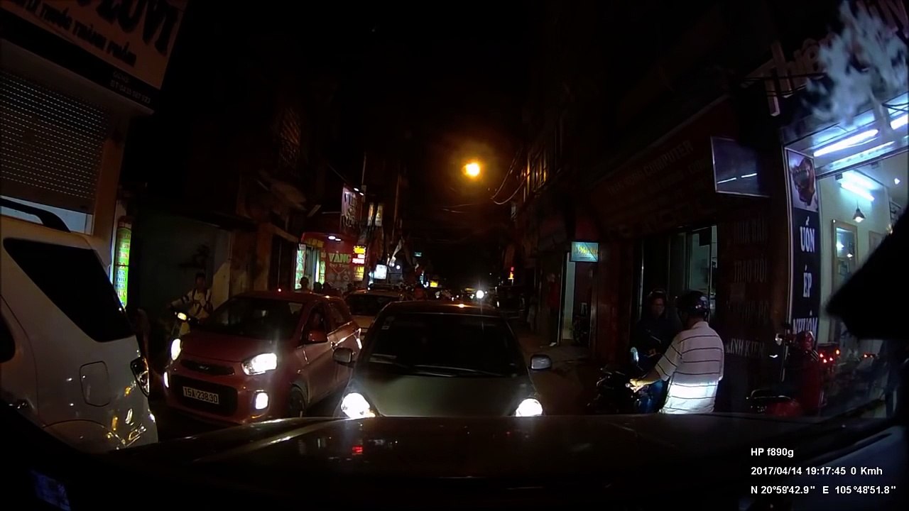 [ClipGo.vn] Đi lấn làn, người phụ nữ bế con xuống xe quát thẳng mặt tài xế