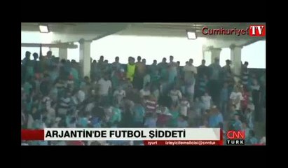 Tribünden atılan taraftar öldü