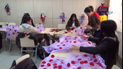 Çöp Poşetleriyle 23 Nisan’a Hazırlanıyorlar